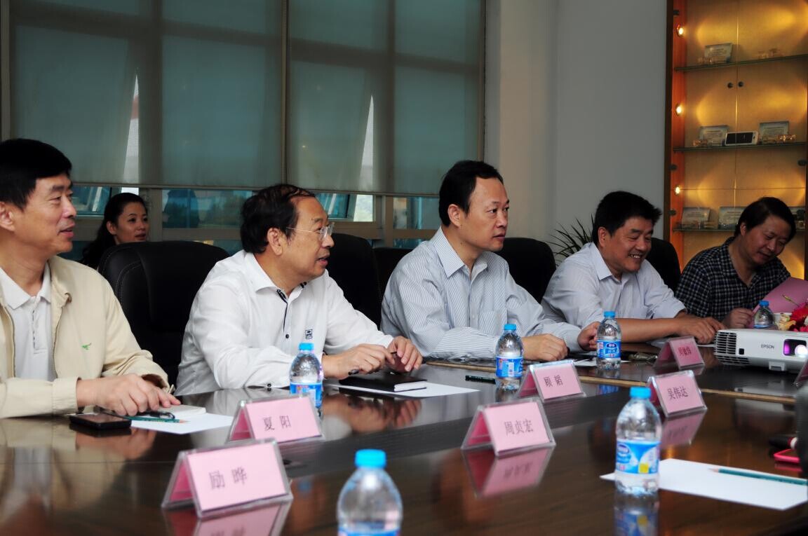 市政協(xié)主席周敏煒等一行來(lái)我司視察(圖2) 市政協(xié)主席周敏煒等一行來(lái)我司視察(圖2)