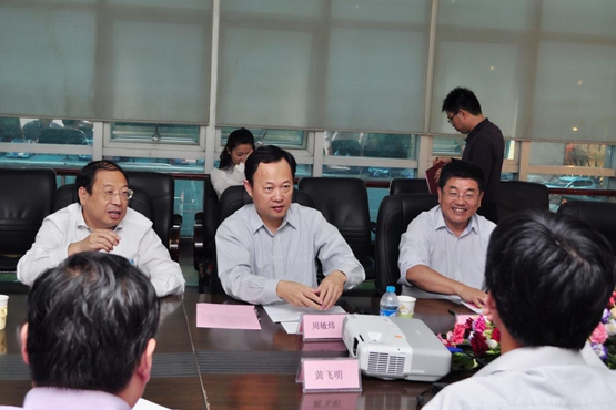 市政協(xié)主席周敏煒等一行來(lái)我司視察(圖4) 市政協(xié)主席周敏煒等一行來(lái)我司視察(圖4)