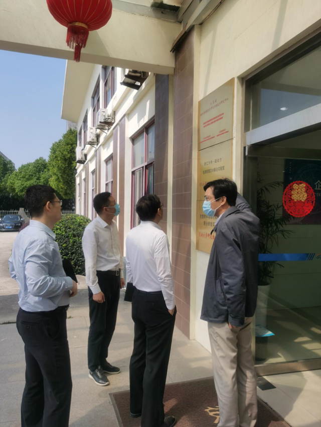 無錫市新區(qū)管委會副主任朱曉紅一行蒞臨我司走訪調(diào)研(圖1) 無錫市新區(qū)管委會副主任朱曉紅一行蒞臨我司走訪調(diào)研(圖1)